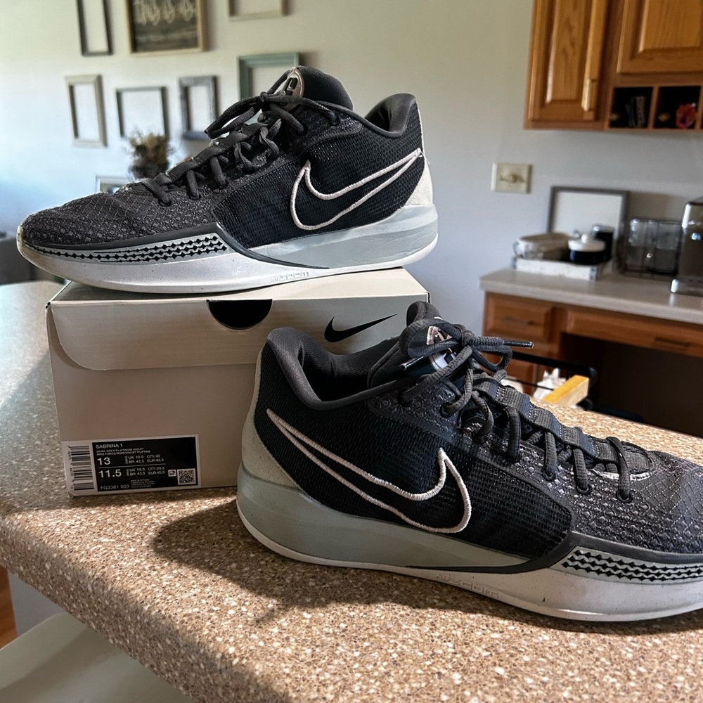 Nike men’s Sabrina 1